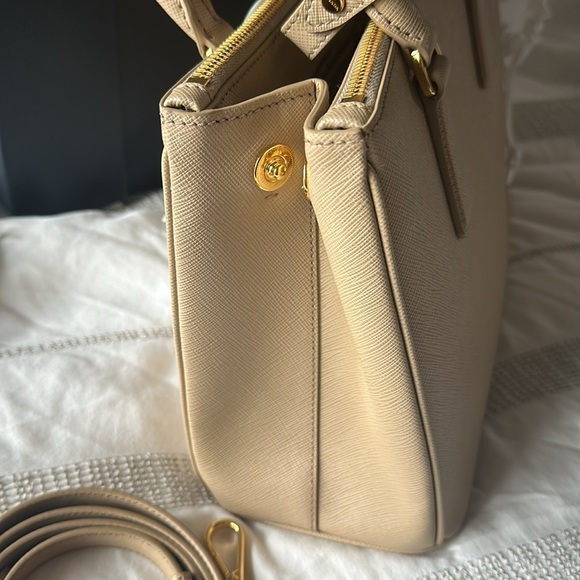 Beige Prada Medium women’s Galleria Saffiano leather bag - Picture 8 of 11